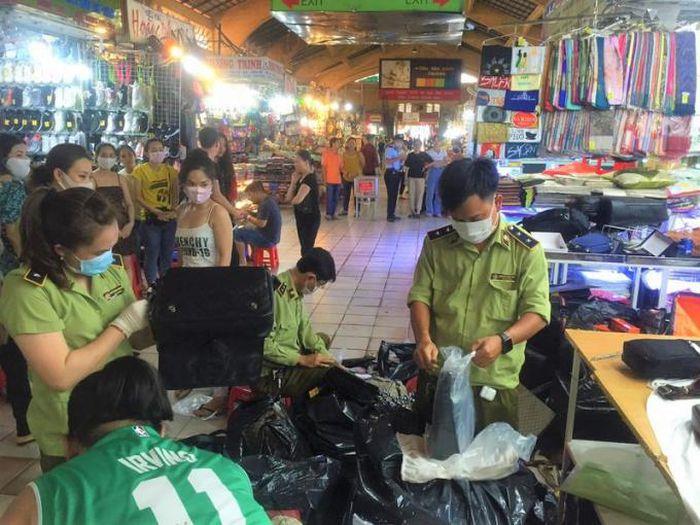 Tổng cục Quản lý thị trường phản hồi về thông tin hàng giả, hàng nhái bán tại một số chợ của Việt Nam